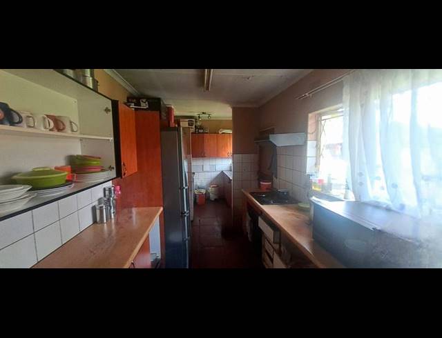 5 BEDROOM HOUSE FOR SALE IN PARKRAND